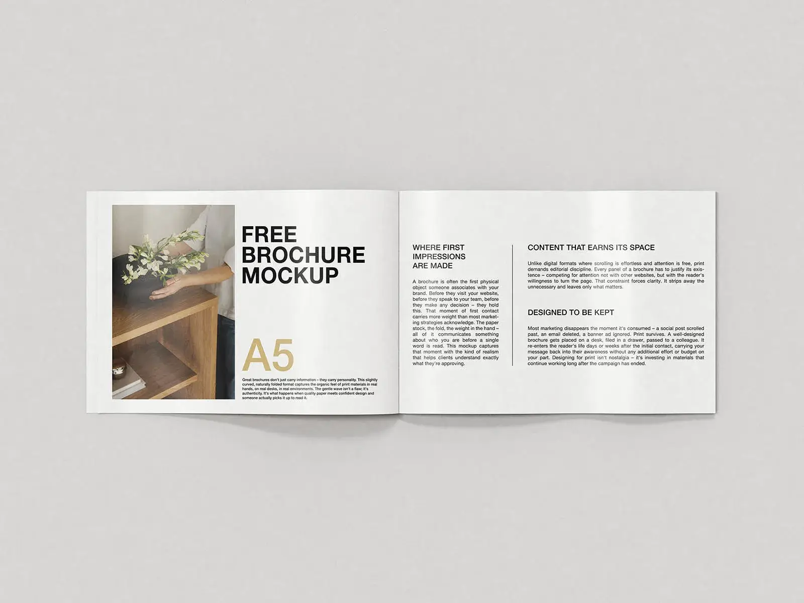Brochure A5 aperta a doppia pagina